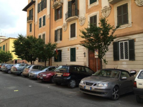  Come and feel at home in this airy three bedrooms apartment in Rome centre  Рим